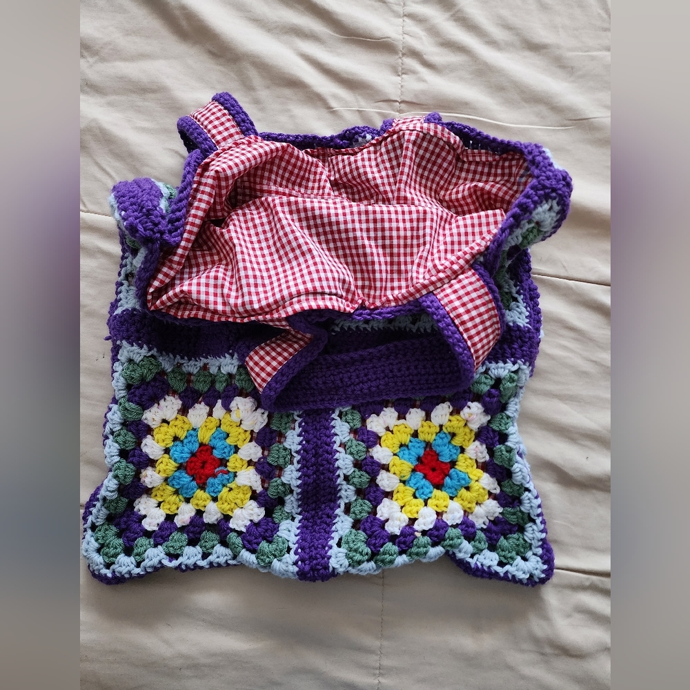 Women's Crochet Handmade Tote Bag with liner and a pocket - Picture 7 of 10